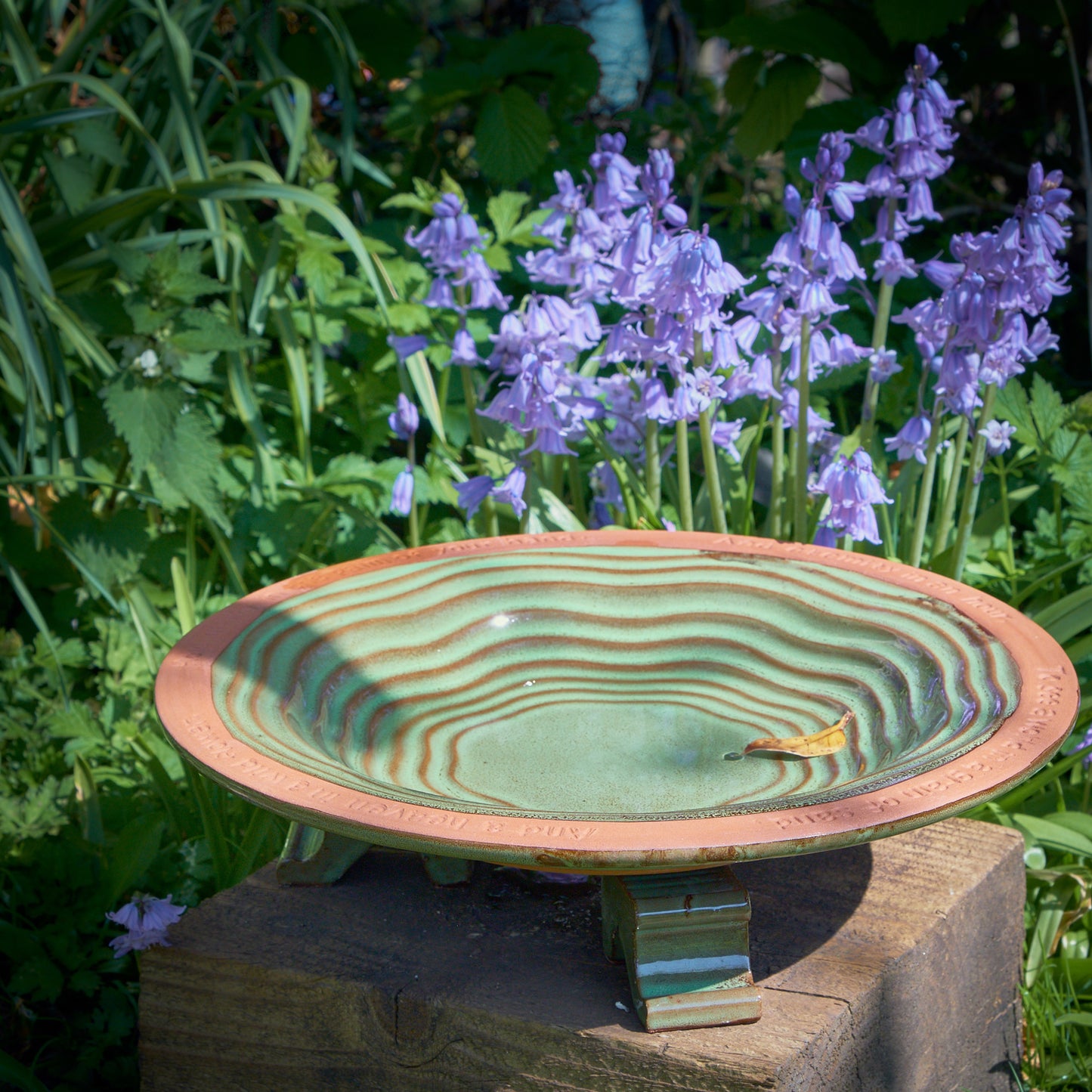 Glazed Bird Bath With 3 Glazed Mounting Feet Seconds Stock