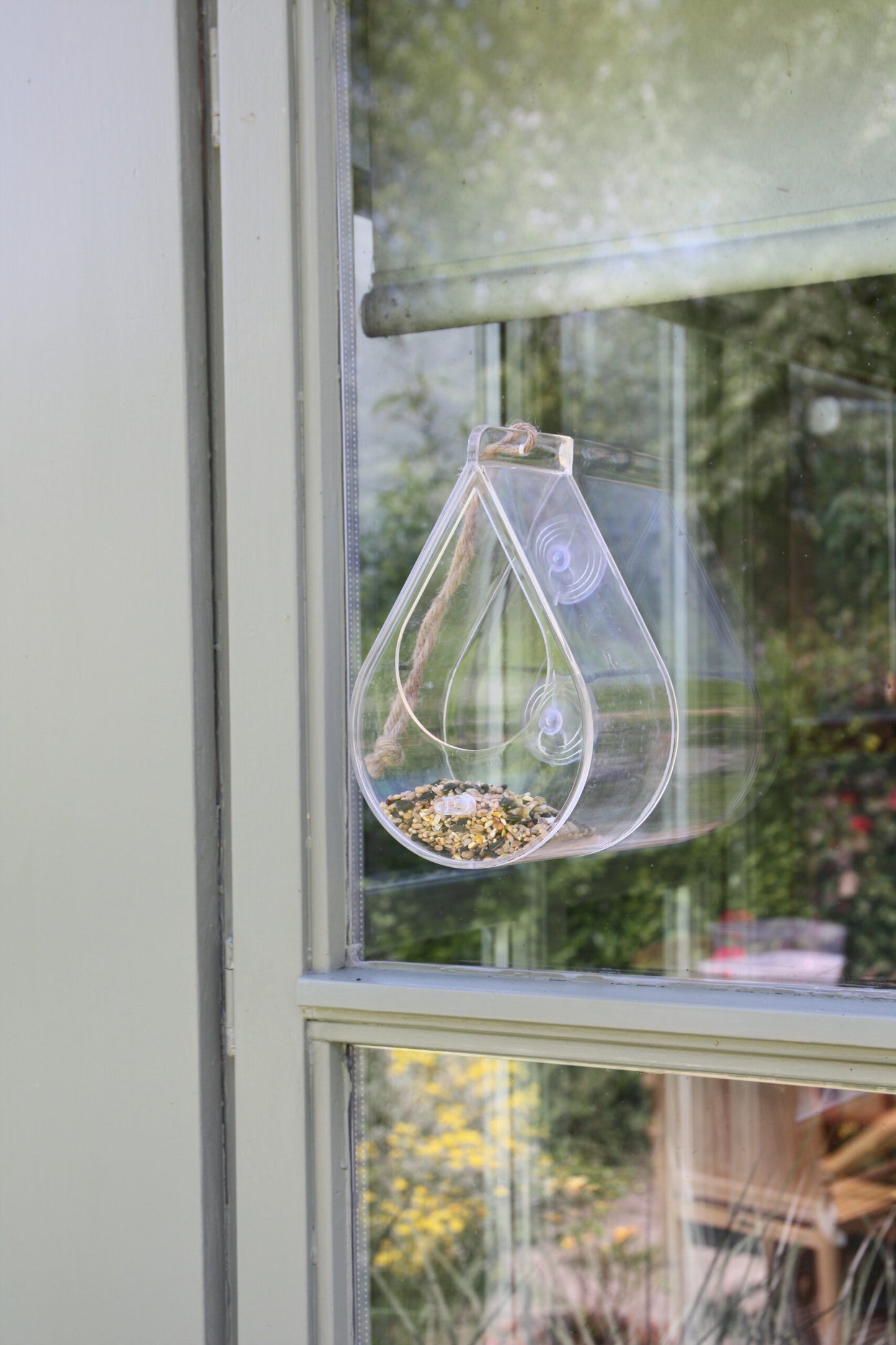dewdrop window feeder